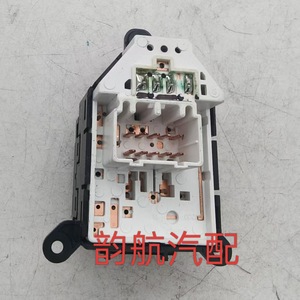 Interrupteur de réglage du rétroviseur Hyundai 935732K500 pour remplacement et réparation, matériau en cuivre - Product Image 1