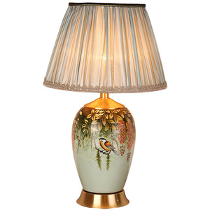 Lampe de table moderne simple en céramique peinte à la main avec abat-jour en tissu, LED alimentée par courant continu pour salon, hôtel, décoration, vente en gros - Product Image 4