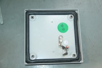 Boîtier de commande en acier au carbone KL, protection IP55, taille personnalisable, revêtement poudré, application d'ingénierie haute performance