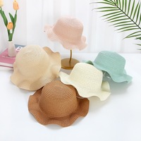En stock, chapeau de soleil ondulé pour enfants avec sangles coupe-vent, chapeau de soleil à large bord réglable pour enfants, protection UV pour l'été