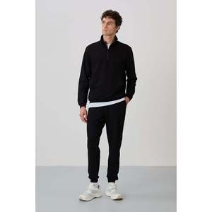Conjunto Deportivo Herbert Negro con Cuello Alto para Hombre, Ropa Deportiva Cómoda de Mezcla de Algodón de Air Jones - Modelo 85233 - Product Image 5