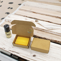 Boîte d'expédition en papier couché recyclable personnalisée avec étiquette privée, gaufrée, pour savon liquide, avec poignée et fermeture magnétique, vente en gros