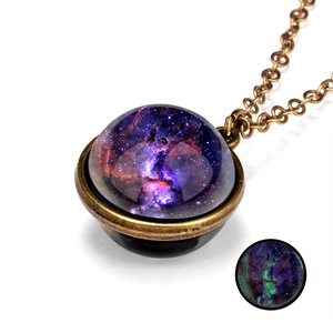 Collana da Donna con Ciondolo a Sfera in Vetro Luminoso a Doppia Faccia con Motivo Luna, Terra e Stelle - Bestseller - Product Image 3