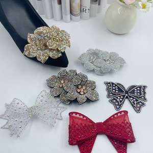Fiore per Scarpe con Perle e Fiocco alla Moda con Strass Termoadesivi, Accessori Fai-da-Te per Scarpe con Perle e Strass - Product Image 1