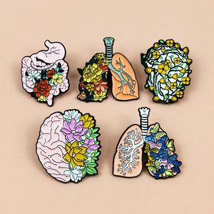 Broche en émail noire avec motif de dessin animé mignon, thème 'Livre et Sommeil', Cadeau du Nouvel An Chinois pour les amateurs de lecture et les amis - Product Image 3