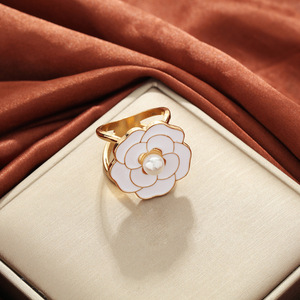 Hebilla de aleación con diseño floral para bufanda, estilo Primavera 2024, diseño metálico. - Product Image 1
