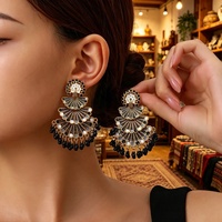 Boucles d'oreilles pendantes bohèmes en forme d'éventail de paon, avec franges perlées colorées et pompons, pour femmes