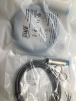 Sensor Saklar Kedekatan Baru Tersedia LR18XCN20DNOY-E2 LR18XCN20DPOY-E2 Penjual Berkualitas Tinggi Garansi Satu Tahun
