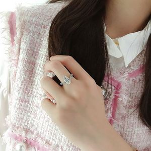 Anillo de compromiso Dylam Jewelry Fana con diseño de cojín, anillo de boda radiante con racimo y solitario - Product Image 6