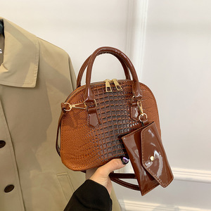 กระเป๋าสะพายข้างเดี่ยวสไตล์เกาหลีสุดฮิตสำหรับแม่และเด็ก รุ่นใหม่ล่าสุดสำหรับฤดูใบไม้ผลิ ดีไซน์อเนกประสงค์ วัสดุหนัง PU แท้ พร้อมตัวล็อคแบบ Hasp - Product Image 3