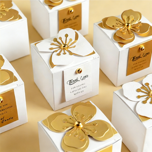 Boîtes à bonbons en papier blanc de luxe avec logo personnalisé, couleur et taille au choix, fleurs 3D, vente en gros, emballages cadeaux pour mariage, pour chocolat - Product Image 1