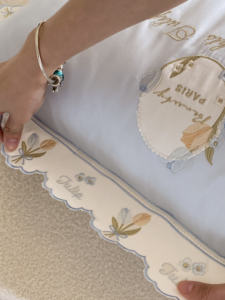 <span class=keywords><strong>Set</strong></span> di Biancheria da Letto 4 Pezzi 100% Cotone con Federe Ricamate in Pizzo e Lenzuolo Piatto 100TC Motivo Floreale - Product Image 3