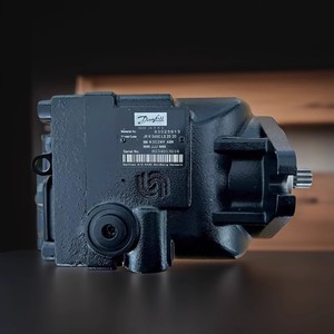 Danfoss Hydraulic Pump JRR060BLS2520 350 <b>Bar</b> 1 Stage Flange Mount Booster Pump Electric Drive - Product Image 1