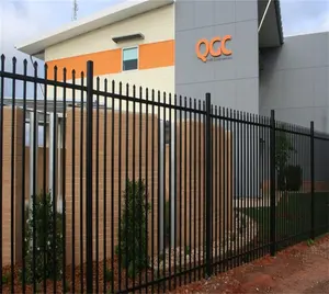 Recinzione per esterno in ferro battuto di alta qualità per ville su misura verniciato a polvere di supporto per recinzione sportiva