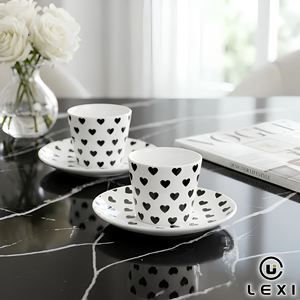 Schwarzes Herzmuster Porzellan-Espressotassen-Set mit Untertasse 80ml Weiße Keramiktasse ohne Henkel mit individuellem Logo Großhandel Geschenkbox - Product Image 1