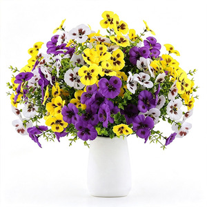 Bouquet de fleurs artificielles de primulas blanches, violettes et jaunes pour la décoration de la maison et des mariages - Product Image 2