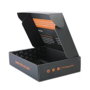 Sobre <span class=keywords><strong>de</strong></span> Cartón Corrugado con Cierre <span class=keywords><strong>de</strong></span> Oreja y Logotipo Personalizado en Relieve, Doble Cara, Negro Mate, Materiales Reciclados, Embalaje <span class=keywords><strong>de</strong></span> Papel para Envíos Postales - Product Image 1