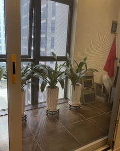 Pared divisoria de vidrio de aluminio insonorizada para exteriores moderna Sistema de puerta de patio corrediza negra Puertas corredizas comerciales de doble acristalamiento - Product Image 4