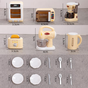 Ensemble de cuisine miniature pour enfants avec des petits appareils électroménagers simulés comme une machine à café, une <span class=keywords><strong>grille</strong></span>-<span class=keywords><strong>pain</strong></span> et un four - Product Image 6