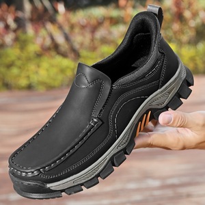 Mocassins rétro britanniques pour hommes, en cuir PU, chaussures décontractées à enfiler, doublure en peluche, semelle en caoutchouc, broderie du logo, motif uni - Product Image 4