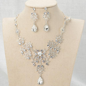 Accesorios de <span class=keywords><strong>vestido</strong></span> de diamantes de imitación con incrustaciones de calidad de lujo de gama alta, collar de cristal de gota de agua, conjunto de joyería - Product Image 4