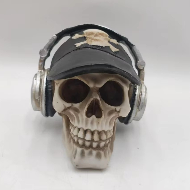 Custom Logo Resin Skull Head Ornaments With Hat and Headphones for Household Halloween Party Desk Decor