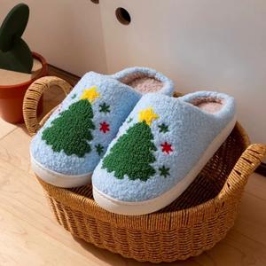 Chaussons d'intérieur chauds d'hiver pour adultes, Père Noël, semelle épaisse antidérapante, chaussons en fourrure de Noël pour femmes, chaussons en coton confortables - Product Image 4