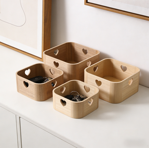 Panier de rangement carré en bois de couleur charretée de degré moyen avec poignées en forme de cœur. Style américain. Produit écologique. - Product Image 2