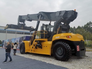 รถยกตู้คอนเทนเนอร์แบบ Reach Stacker รุ่น CLG2450 ขนาด 45 ตัน สำหรับการขนถ่ายตู้คอนเทนเนอร์ในท่าเรือ - เครื่องจักรคุณภาพสูงจากโรงงานจีน CLG2450 CLG2450 Reach Stacker - Product Image 5