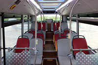 Bus électrique mini 7M certifié UE, 12-28 places, batterie 176 kWh, bus urbain automatique, bus LHD pour navette scolaire, aéroport, station balnéaire