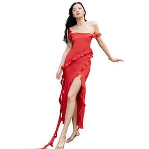 Vestido de Noche Rojo Antiestático con un Solo Hombro Descubierto, Volantes y Abertura Alta, Ideal para Novias y Banquetes - Colección Note of Love - Product Image 1