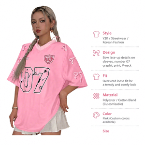 Camiseta gráfica con cuello en V y mangas con lazo, estilo jersey de fútbol rosa Y2K, extragrande para mujer - Product Image 1