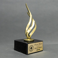 Trophées personnalisés, design flamme dorée, base en marbre, trophée en résine de cristal de haute qualité, artisanat 3D, cadeau d'affaires, logo personnalisé