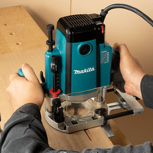 เครื่องเราเตอร์ไม้ Makita รุ่น RP2303FC05 220V แบบเสียบปลั๊กอเนกประสงค์สำหรับงานไม้ - Product Image 2