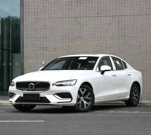  XC60 B5 SUV de Lujo con Tracción en las Cuatro Ruedas para Movilidad Empresarial Premium y Viajes Familiares con Potencia Híbrida Turbo de 250HP y Espacioso Interior - Product Image 1