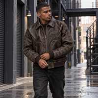Veste pour homme en cuir avec col pointu, fermeture éclair métallique, broderie, poignets côtelés, poches incurvées, style streetwear, marque privée