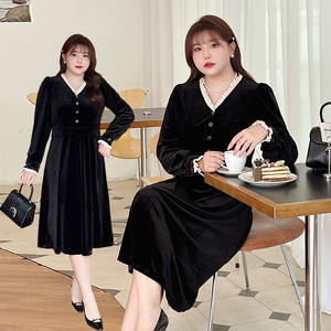 ชุดราตรีผ้ากำมะหยี่ทรงเอไลน์ คอวี สำหรับผู้หญิงไซส์พลัส สีดำล้วน สไตล์วินเทจ เอวทรงเอ็มไพร์ แขนยาว ลิตเติ้ลบลัค - Product Image 5