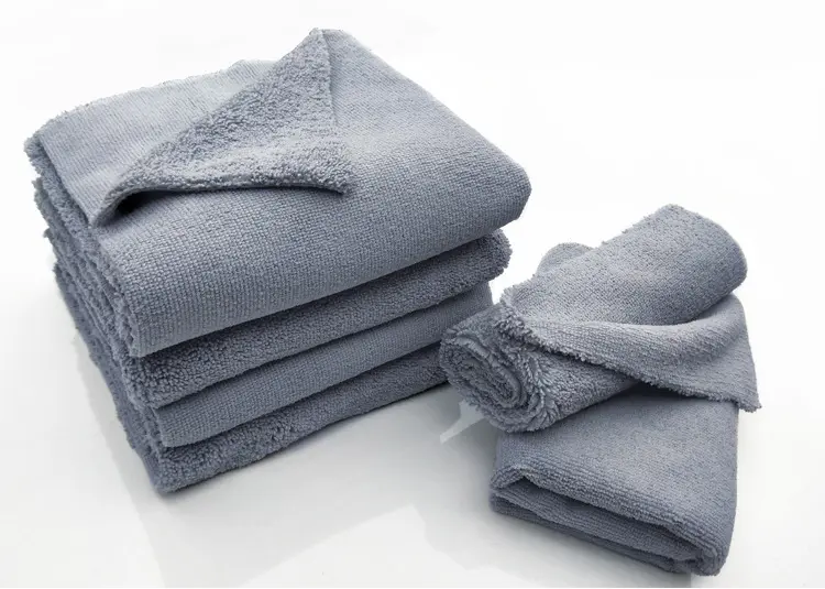 ผ้าขนหนูเช็ดทำความสะอาดรถแบบมืออาชีพผ้าไมโครไฟเบอร์ดูดซับได้ดีสำหรับพื้นผิว