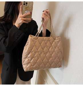 กระเป๋าหนัง PU สีดำคลาสสิก รุ่นปี 2026 สำหรับผู้หญิง ความจุขนาดใหญ่ พร้อมตัวล็อคแม่เหล็ก สะพายไหล่ได้อเนกประสงค์ แฟชั่นทันสมัย - Product Image 5