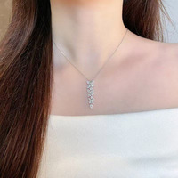 Collana da Donna Delicata in Oro Bianco 18K con Diamanti Coltivati in Laboratorio, Design Unico e Elegante a Goccia, Regolabile, per Clavicola