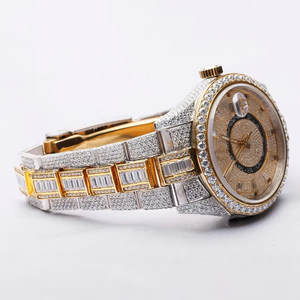 Montre en diamant moissanite de qualité supérieure avec des pierres précieuses étincelantes et un savoir-faire de haute qualité pour une apparence élégante en provenance d'Inde - Product Image 3