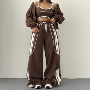 Fabricante de Sudaderas con Cremallera Cortas Personalizadas para Mujer y Pantalones Deportivos Acampanados de Algodón, Fabricante de Conjuntos Deportivos Holgados de Diseño - Product Image 1