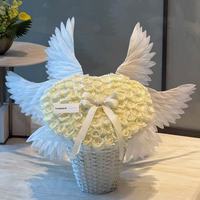 Vente en gros de bouquets de plumes électriques en forme d'ailes d'ange, matériel pour arrangements floraux, emballage en soie imprimée, commandes personnalisées acceptées