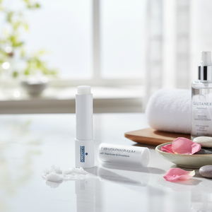 Baume à lèvres Glutanex Lip Glow, nourrissant, stimulant le collagène des lèvres, relaxant, luxueux, pour une lueur radieuse et une peau raffermie. - Product Image 3