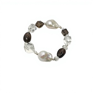 Bracelet extensible en perles de cristal de quartz naturel - Cadeau unisexe tendance pour anniversaire - Product Image 4