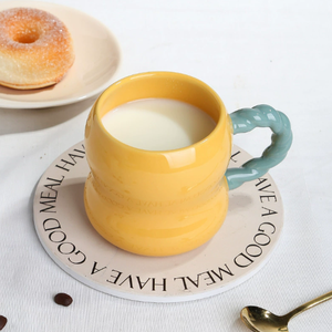 Taza de Café de Cerámica de Porcelana Hecha a Mano con Forma Creativa, Diseño de Pareja Adorable, Apta para Lavavajillas y Microondas, Personalizable, Regalos Empresariales - Product Image 4