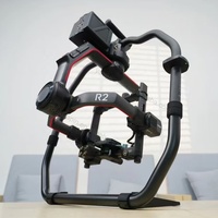 Libérez la liberté créative avec le combo professionnel Ronin 2 pour les caméras de cinéma RED, ARRI et Sony avec des objectifs cinéma lourds.