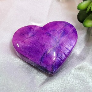 Cœurs en pierre de lune rouge/violette de haute qualité pour la décoration intérieure et le Feng Shui – Vente en gros - Product Image 2