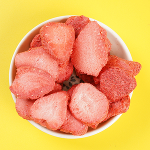Commercio all'ingrosso di frutta croccante Snack senza additivo alla rinfusa pezzi di fragole liofilizzate fette di fragole liofilizzate per Yogurt farina d'avena - Product Image 5
