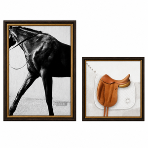 Decorazione Murale Cavallo: Quadro in Resina a Due Pezzi con Cornice Dorata, Stampa Inkjet, Stampa Fotografica di Stallone e Sella in Pelle - Duo Moderno - Product Image 2